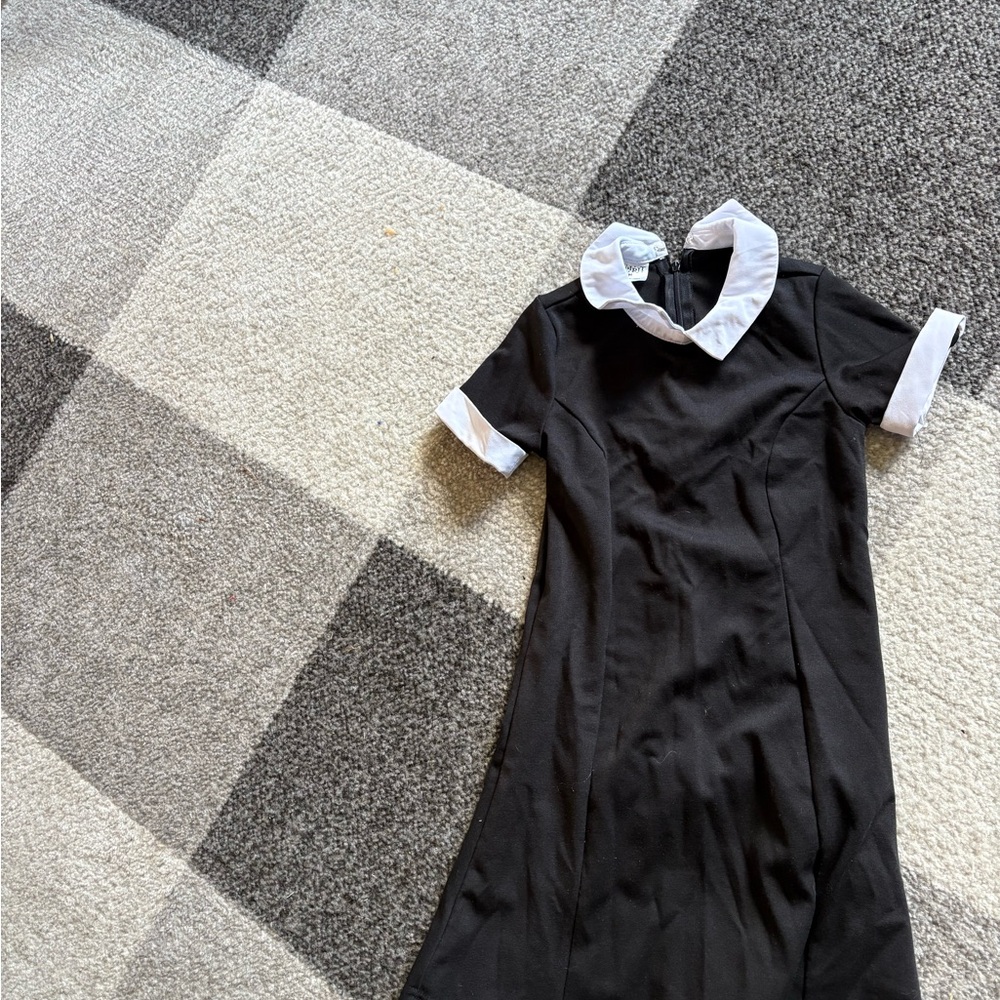 Wednesday Halloween costume size youth medium